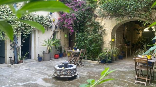Le Rouget Lägenhet Beaucaire  Exteriör bild