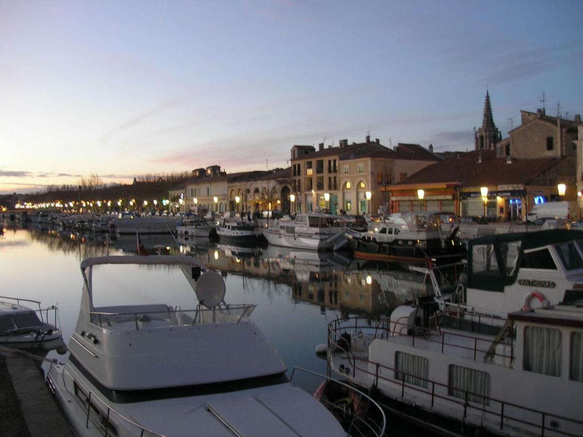 Le Rouget Lägenhet Beaucaire  Exteriör bild